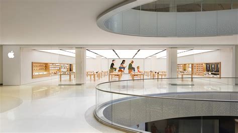 apple store beverly center hours